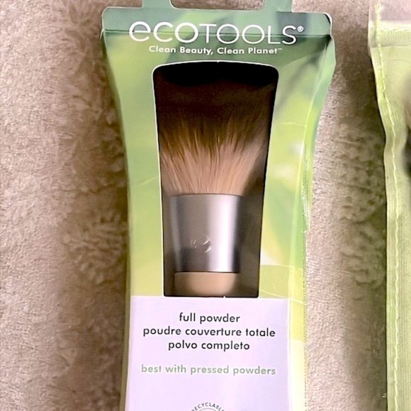 Brand New Set of 2 EcoTools Makeup Brushes Full Powder Blending & Bronzing - Picture 2 of 9